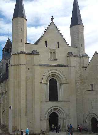Façade de l'église abbatiale de Fontevraud