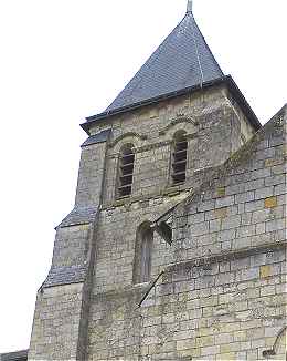 Partie haute du clocher de l'église Saint Vétérin à Gennes