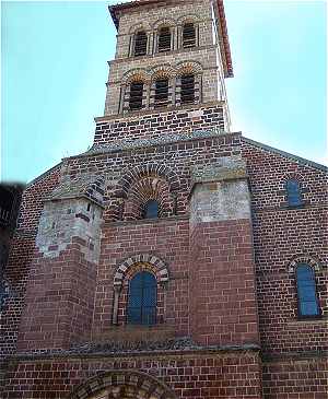 Façade de la Basilique Saint Julien de Brioude
