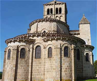 Chevet de l'église Romane de Châtel-Montagne
