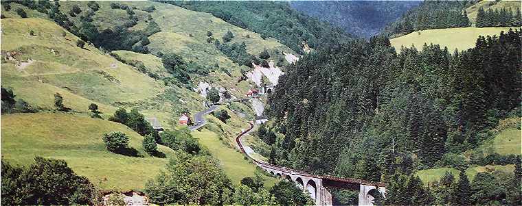 Viaduc et tunnel du Lioran sur la route entre Aurillac et Murat