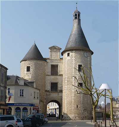 Ancienne Porte du château à Issoudun