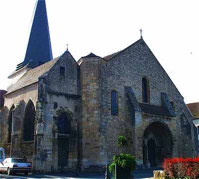 Façade de l'église paroissiale de Saint Amand Montrond