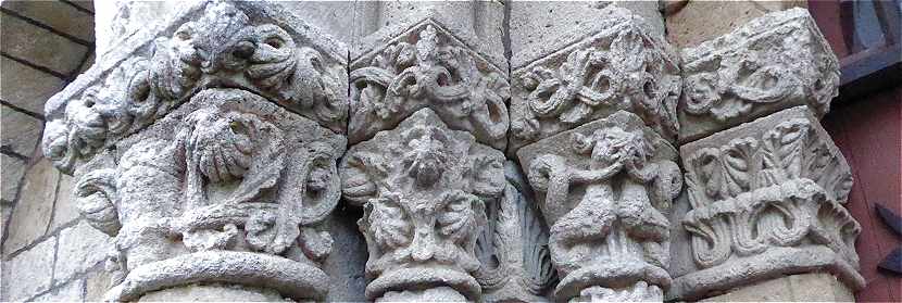 Chapiteaux sculptés du portail de l'église Notre-Dame de Courcôme