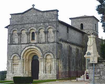Façade et côté Sud de l'église Saint Martial de Dirac