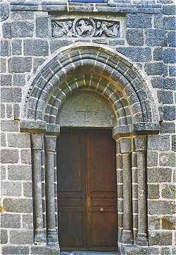 Portail de l'église Saint Etienne de Esse