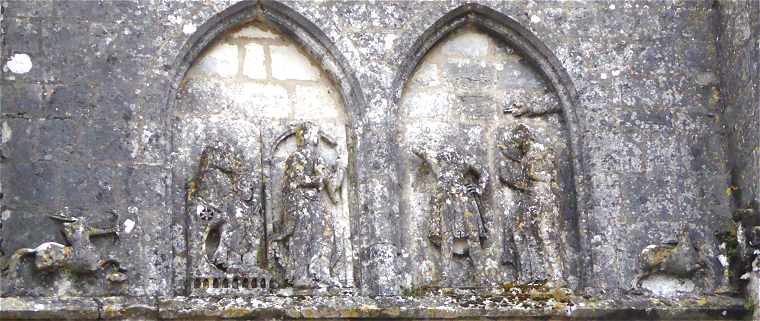 Décor Roman de la façade de l'église Saint Symphorien de Grézac