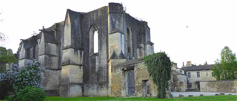 Abbaye de La Couronne: mur du bas-côté Nord