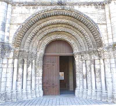 Façade de l'Abbaye aux Dames de Saintes