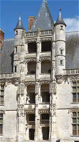 Le Grand escalier du château de Châteaudun