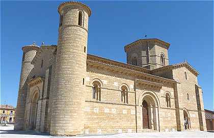 L'église Romane Saint Martin de Fromista vue du Sud-Ouest