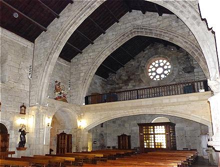 Intérieur de l'église de Santiago à La Corogne
