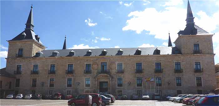Ancien Palais des ducs de Lerma sur la Plaza Mayor à Lerma