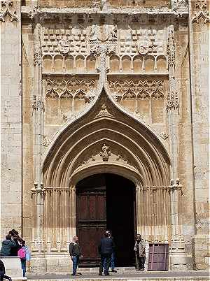 Haut du portail Sud de l'église Santiago à Medina de Rioseco