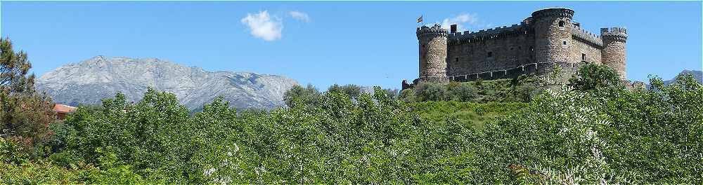 Château de Mombeltran dans la Sierra de Gredos