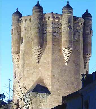 Torre del Clavero avec ses échauguettes à Salamanque