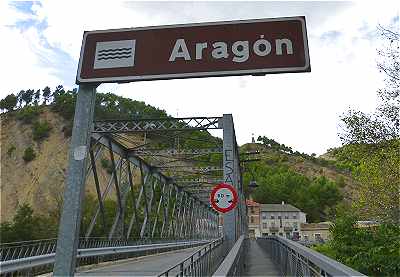 Pont métallique sur le Rio Aragon à Sanguesa