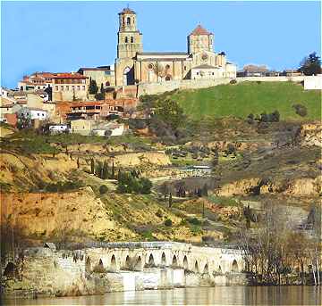 La Collégiale Santa Maria la Mayor surplombant le Duero