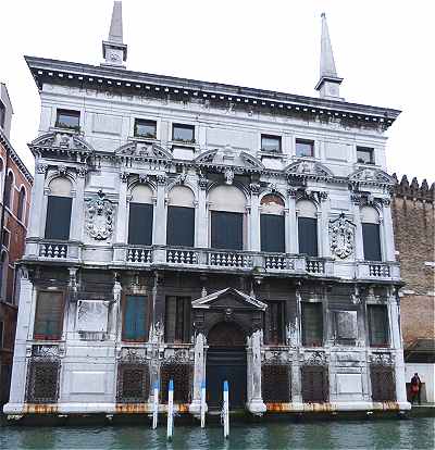 Venise: Le Palazzo Belloni Battagia sur le Grand Canal