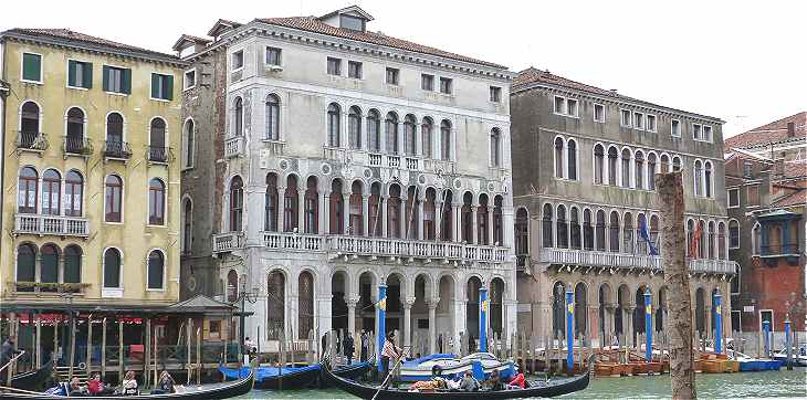 Venise, vue du Grand Canal: Palazzo Corner Loredan, Palazzo Dandolo Farsetti