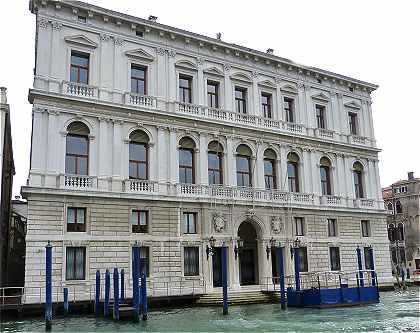 Venise: le Palazzo Grassi sur le Grand Canal