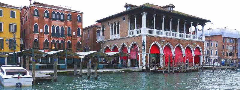 Venise: La Pescheria le long du Grand Canal