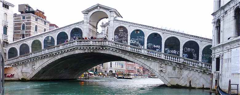 Venise: Le Pont du Rialto sur le Grand Canal