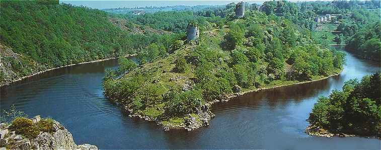 Panorama sur la Creuse et les ruines du château de Crozant