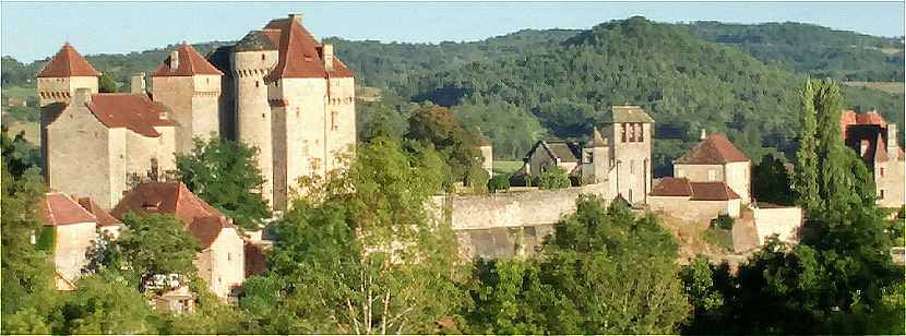 Panorama sur Curemonte, à gauche les châteaux de Saint Hilaire et de Plas