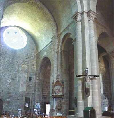 Vue intérieure du bras Nord du transept de la Collégiale de Saint Junien en Limousin