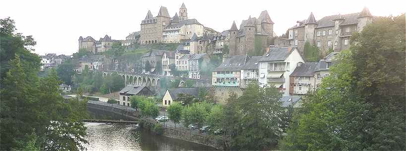 Panorama sur la ville d'Uzerche dans le département de la Corrèze
