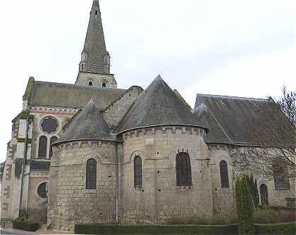 Chevet Roman et transept du XIXème siècle de l'église Saint Jean-Baptiste de Langeais