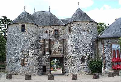 Entrée du château de Fresnay sur Sarthe