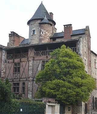 Hôtel de Roaldès vue du Quai Champollion à Cahors