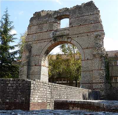 Arc de Diane, reste des Thermes Gallo-Romains de Cahors