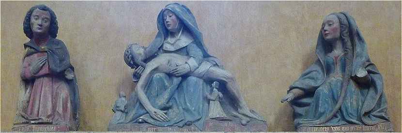 Sculpture sur pierre de l'église Saint Pierre de Moissac: la Vierge de Pitié