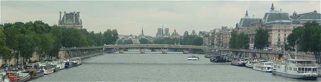 Panorama sur la Seine, vue vers l'Est, au fond l'île de la Cité