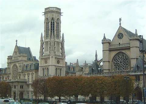 Saint Germain l'Auxerrois (sur la droite)