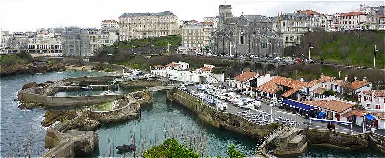 Biarritz: le Port des Pêcheurs et l'église Sainte Eugénie