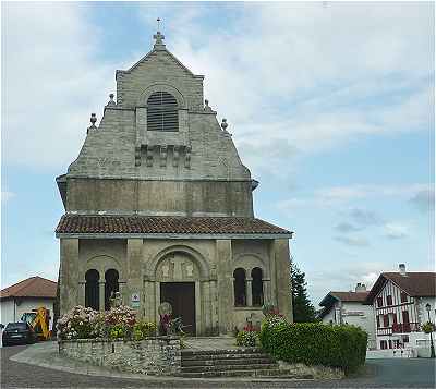 La façade de l'église Mouguerre