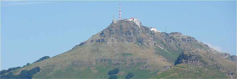 Vue sur le sommet de la Rhune à partir du Col d'Ibardin