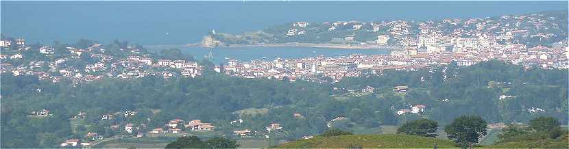Panorama sur la Baie de Saint Jean de Luz vu du Col d'Ibardin