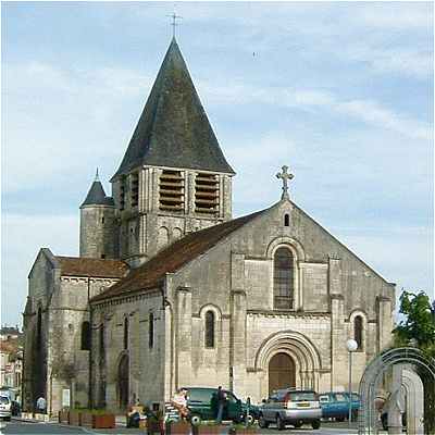 Façade de l'église Notre-Dame de Chauvigny
