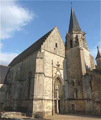 Abbaye de Ligugé, église Saint Martin: façade Ouest et clocher