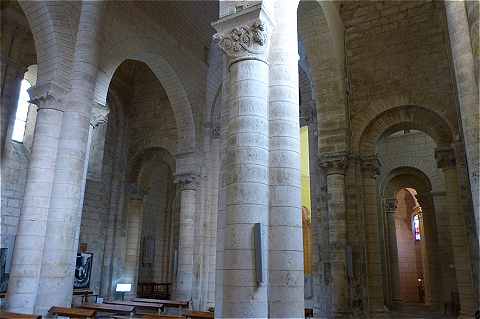 Nef, collatéraux et déambulatoire de l'église Saint Hilaire de Melle