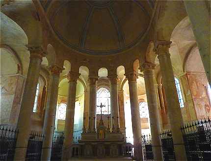 Choeur, rond-point et déambulatoire de l'église Saint Hilaire de Poitiers