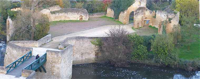 Remparts prs du Pont des Chouans  Thouars