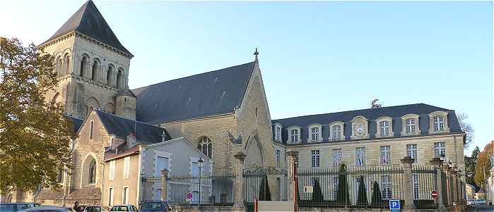 Eglise Saint Laon de Thouars et couvent des Gnovfains (Mairie)