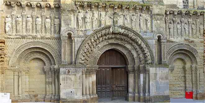 Portail de l'église Saint Médard de Thouars