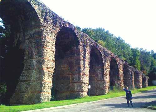 Chaponost: éléments de l'aqueduc du Gier alimentant Lugdunum (Lyon)